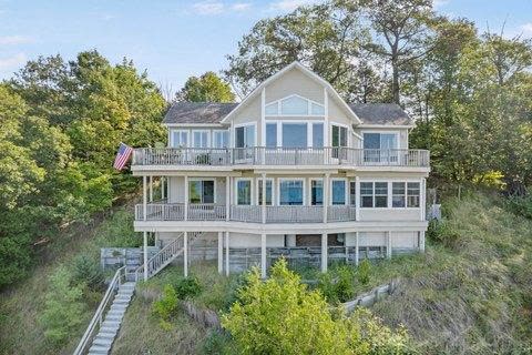 Why are people moving to the White Lake area?